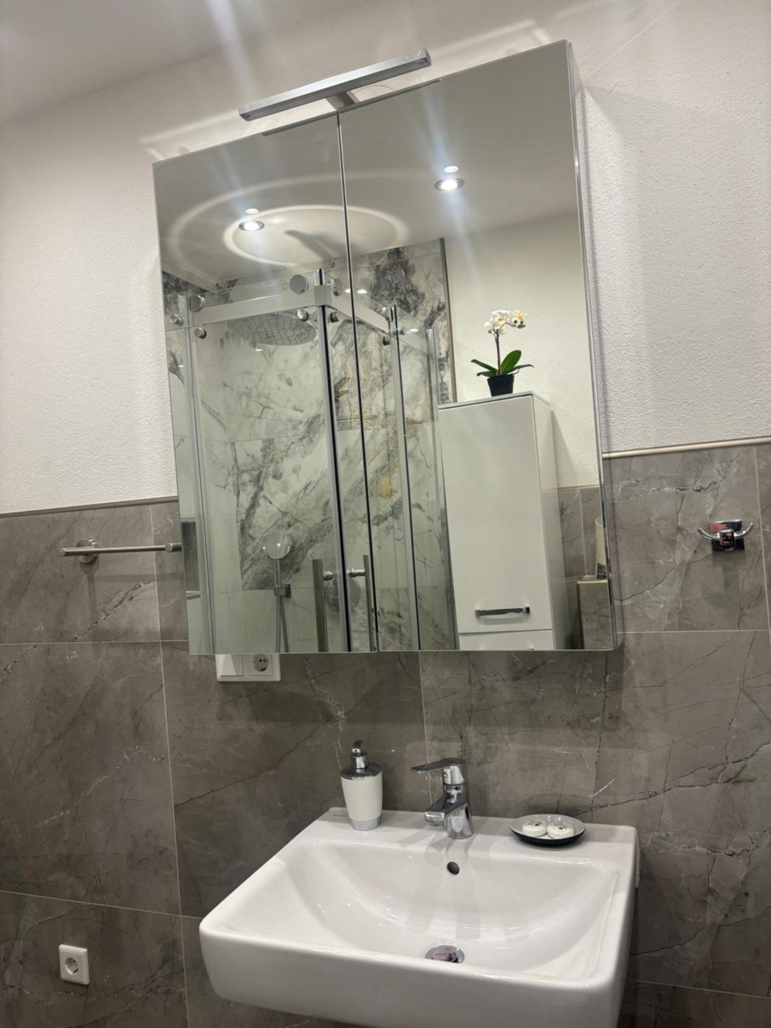 Lenti Duesseldorfer Apartment'S ภายนอก รูปภาพ
